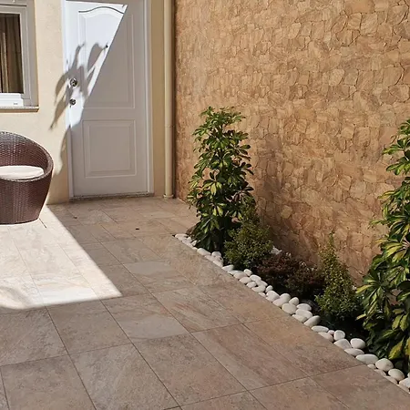Marques Garden With Parking Apartment